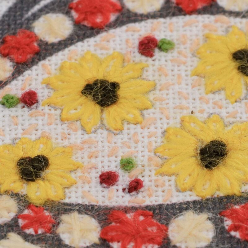 1586 Magic Feather Embroidery Therapy Kit with pre-printed fabric - Image 2